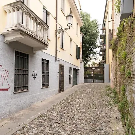 Apartamento Enjoy - Bilocale Centralissimo In Via Roma Pádua