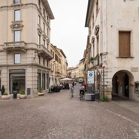 Enjoy - Bilocale Centralissimo In Via Roma * بادوفا